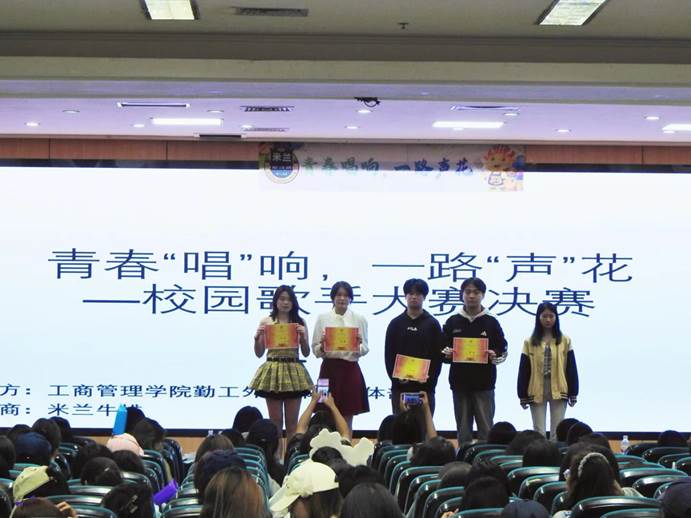 2718481CE5B23FBE8A3F9CBA3E027371